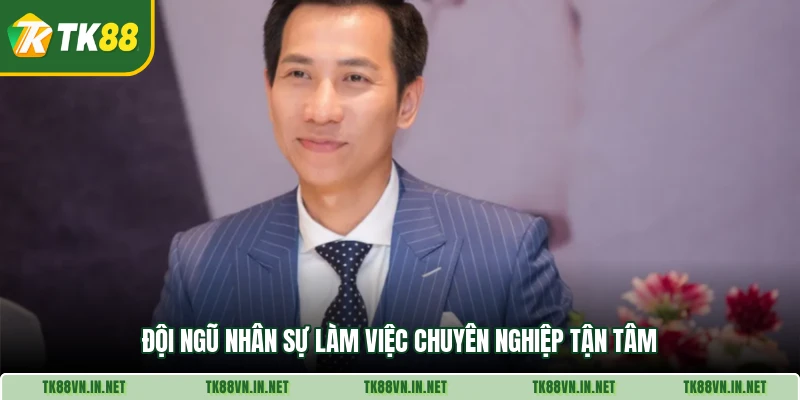 Đội ngũ nhân sự làm việc chuyên nghiệp tận tâm